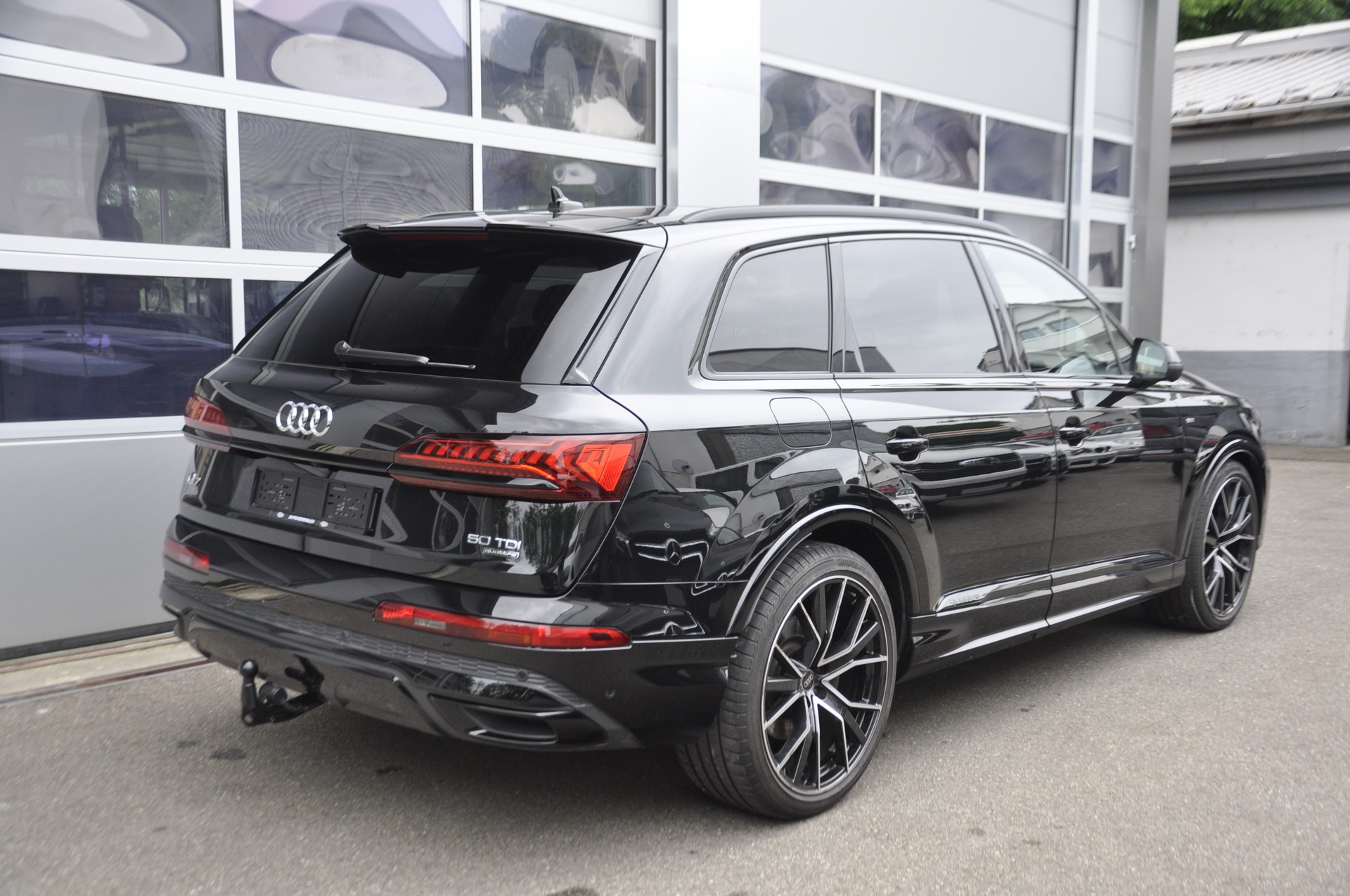 AUDI Q7 50 TDI quattro S Line tiptronic 7 Plätze I Anhängerkupplung-image-3
