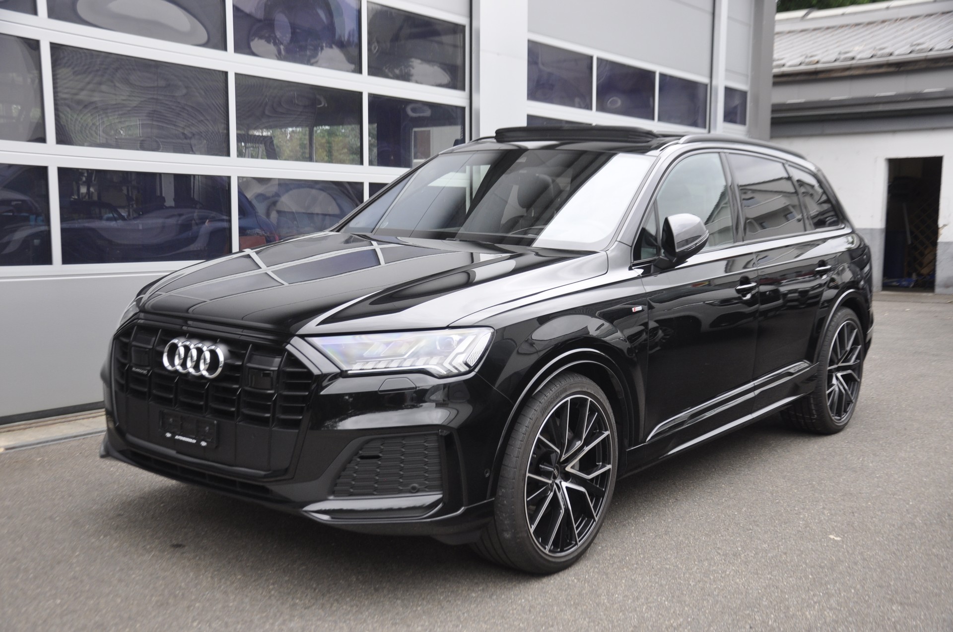 AUDI Q7 50 TDI quattro S Line tiptronic 7 Plätze I Anhängerkupplung-image-15
