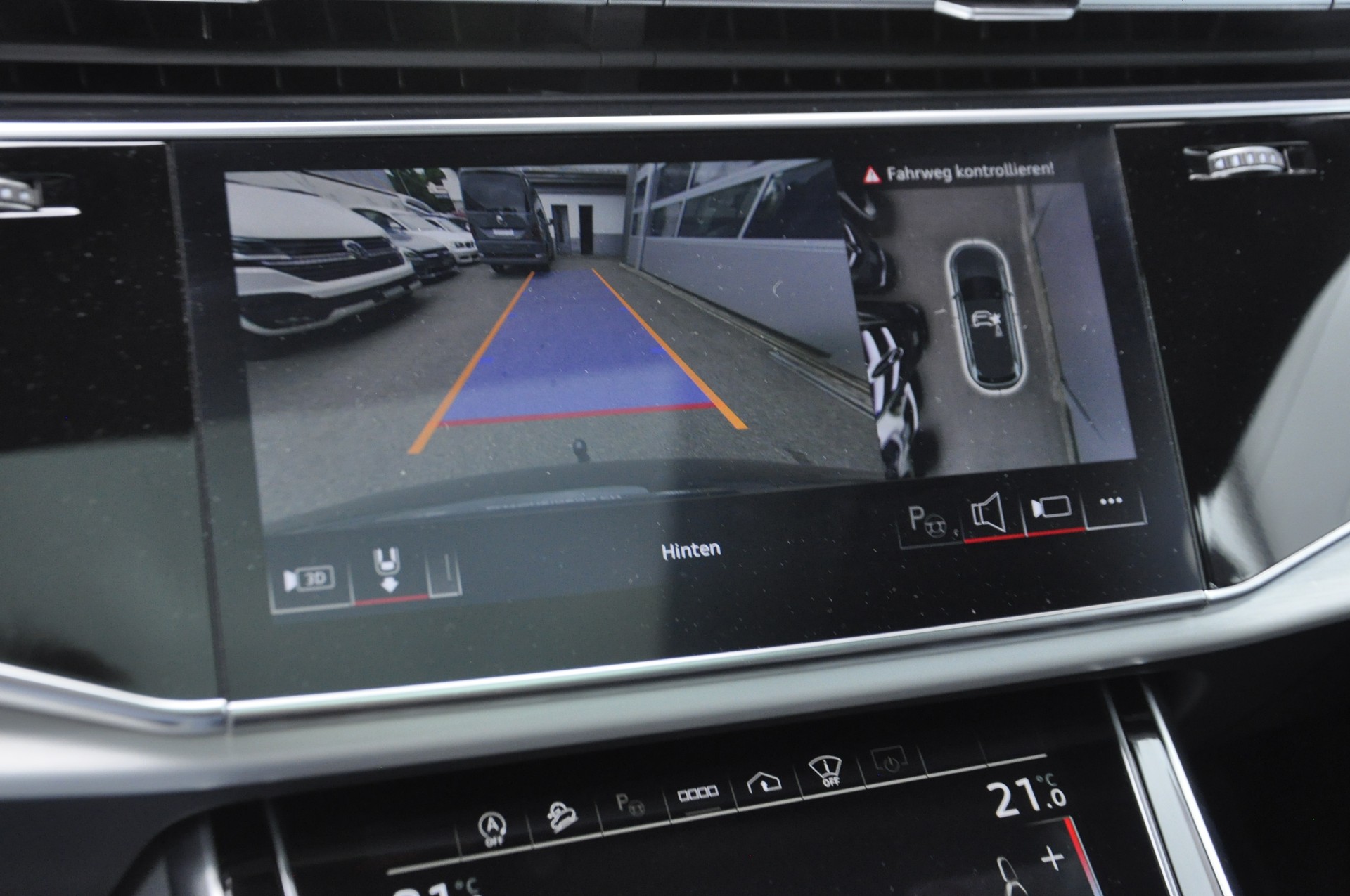 AUDI Q7 50 TDI quattro S Line tiptronic 7 Plätze I Anhängerkupplung-image-9