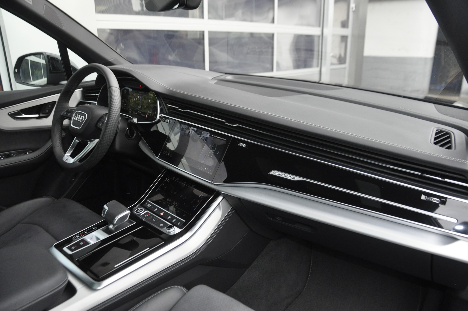 AUDI Q7 50 TDI quattro S Line tiptronic 7 Plätze I Anhängerkupplung-image-6
