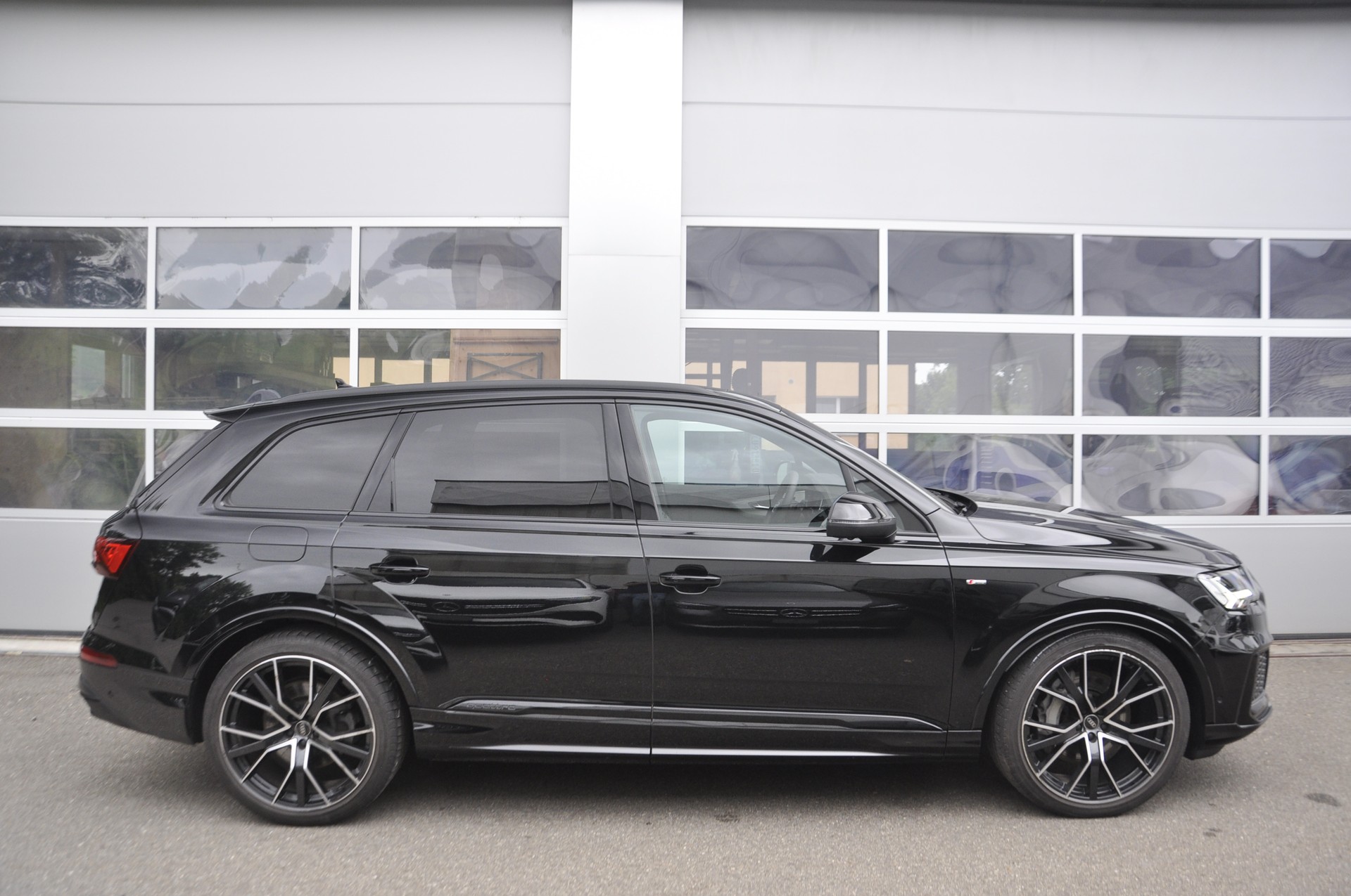 AUDI Q7 50 TDI quattro S Line tiptronic 7 Plätze I Anhängerkupplung-image-2