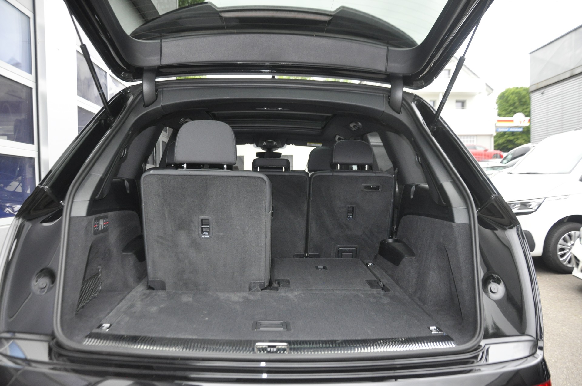 AUDI Q7 50 TDI quattro S Line tiptronic 7 Plätze I Anhängerkupplung-image-13
