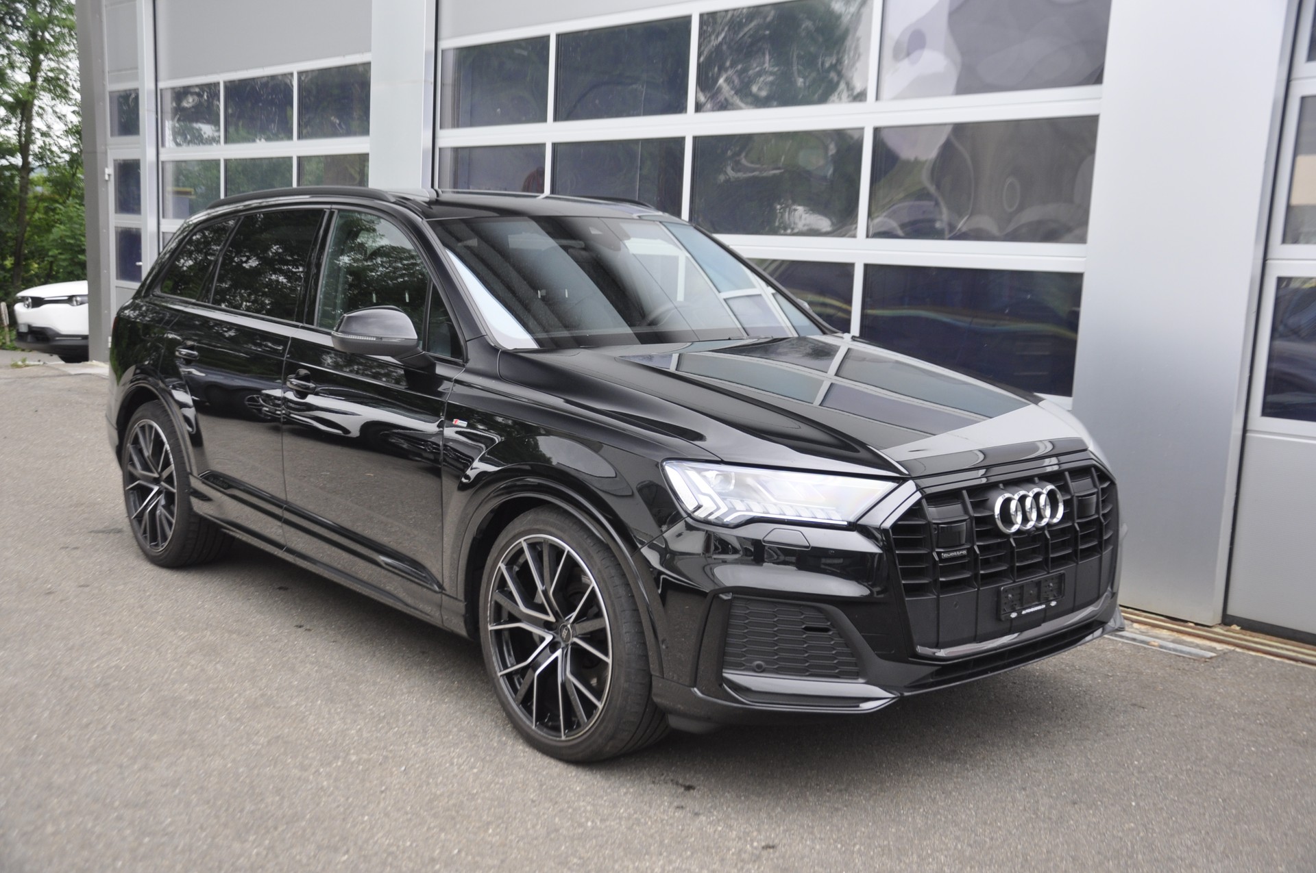 AUDI Q7 50 TDI quattro S Line tiptronic 7 Plätze I Anhängerkupplung-image-0