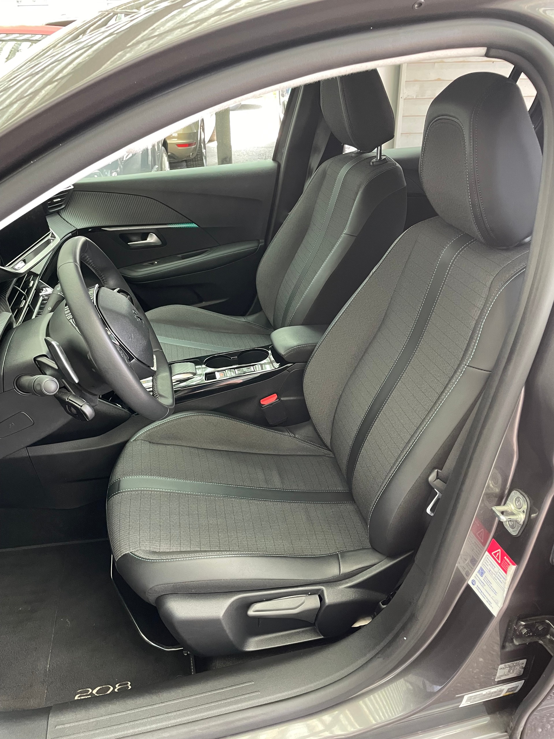 PEUGEOT 208 1.2 PureTech Allure Pack EAT8-image-7