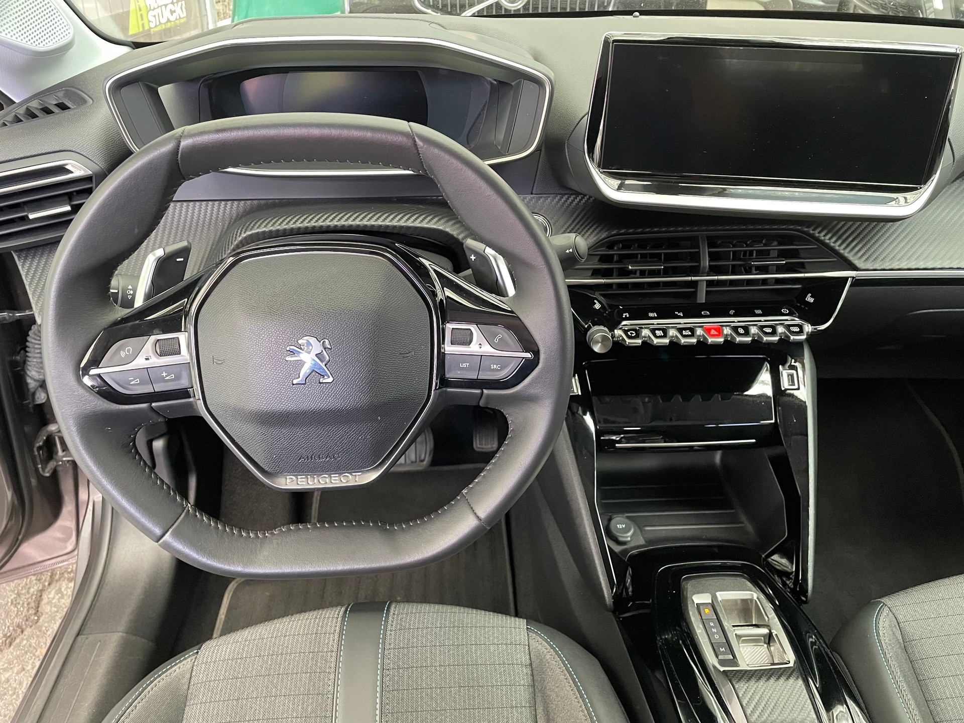 PEUGEOT 208 1.2 PureTech Allure Pack EAT8-image-9