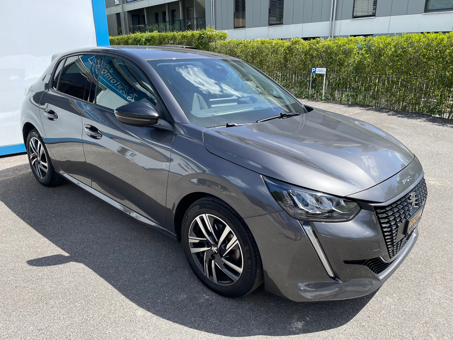 PEUGEOT 208 1.2 PureTech Allure Pack EAT8-image-4