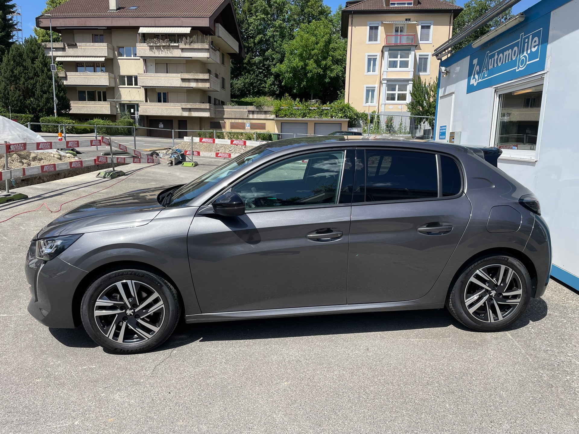 PEUGEOT 208 1.2 PureTech Allure Pack EAT8-image-1