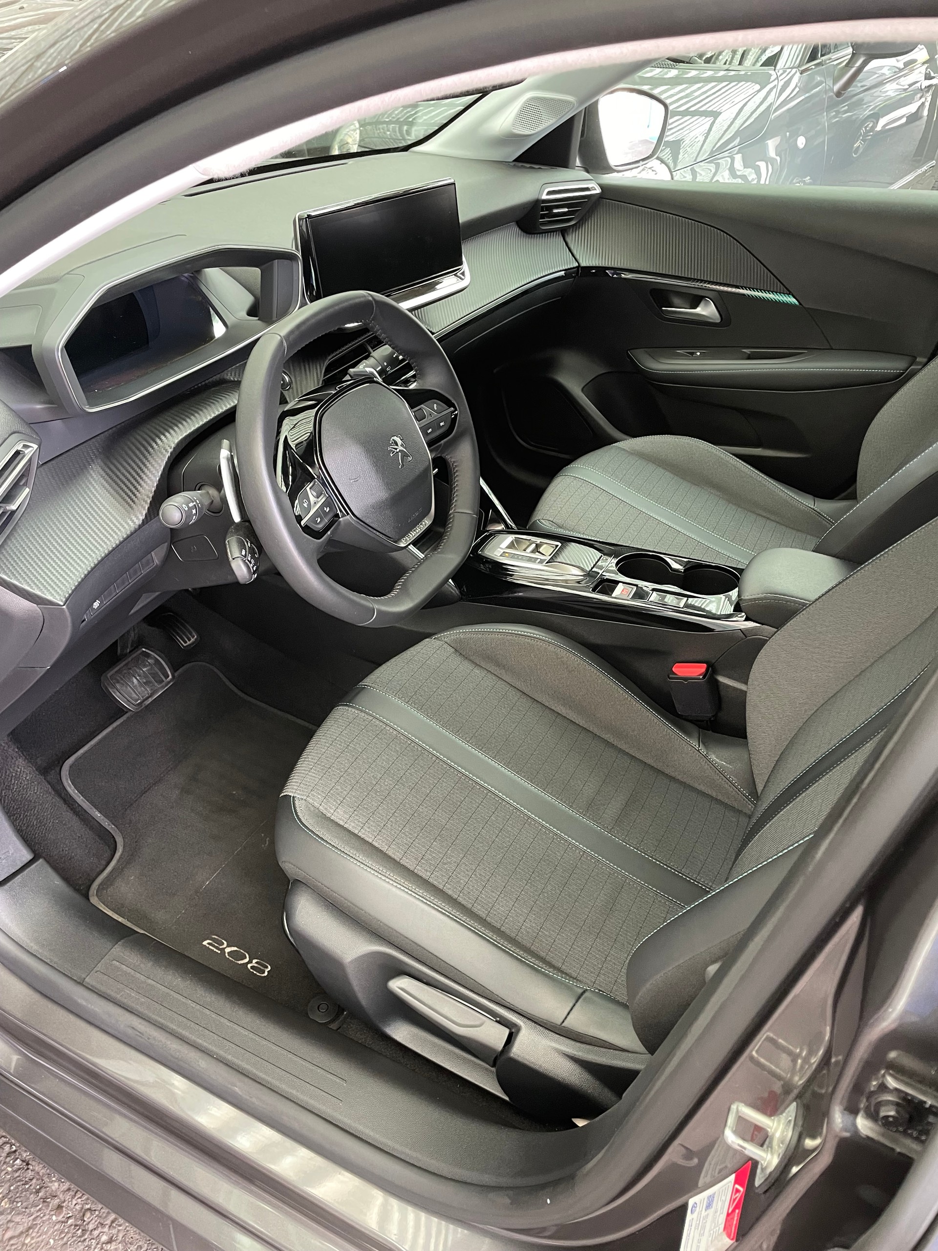 PEUGEOT 208 1.2 PureTech Allure Pack EAT8-image-6