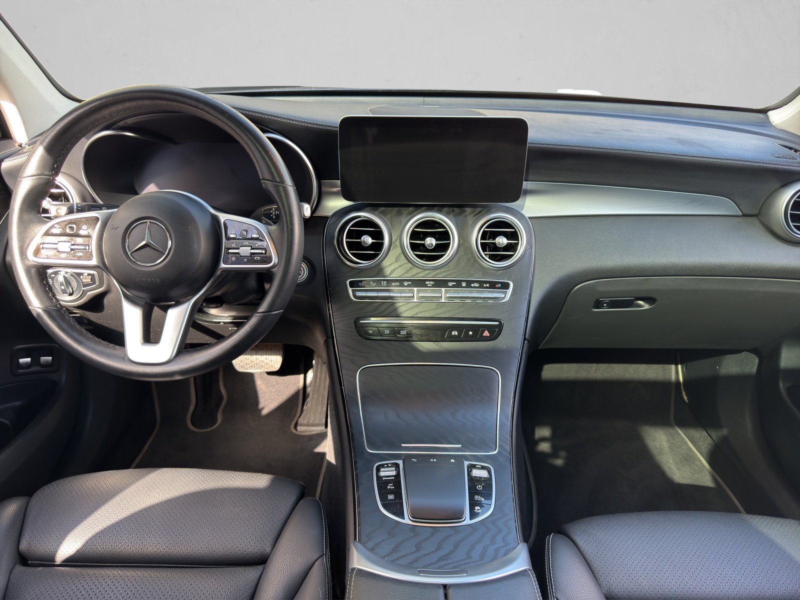 MERCEDES-BENZ GLC 300 e 4Matic 9G-Tronic-image-12