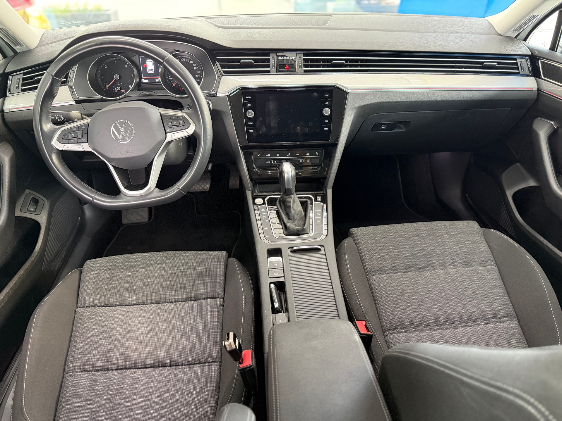 VW Passat 2.0 TDI BMT Business DSG-image-9