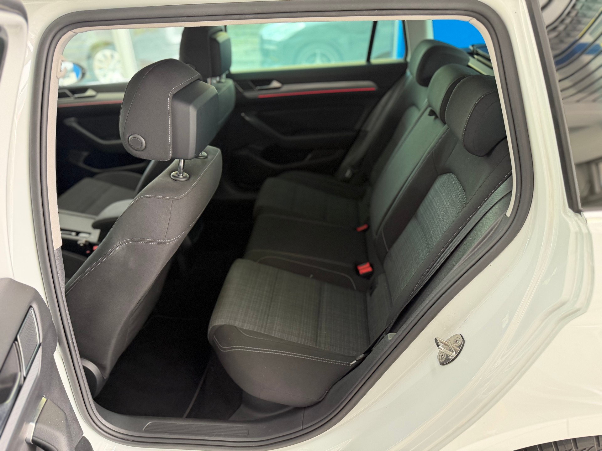 VW Passat 2.0 TDI BMT Business DSG-image-16