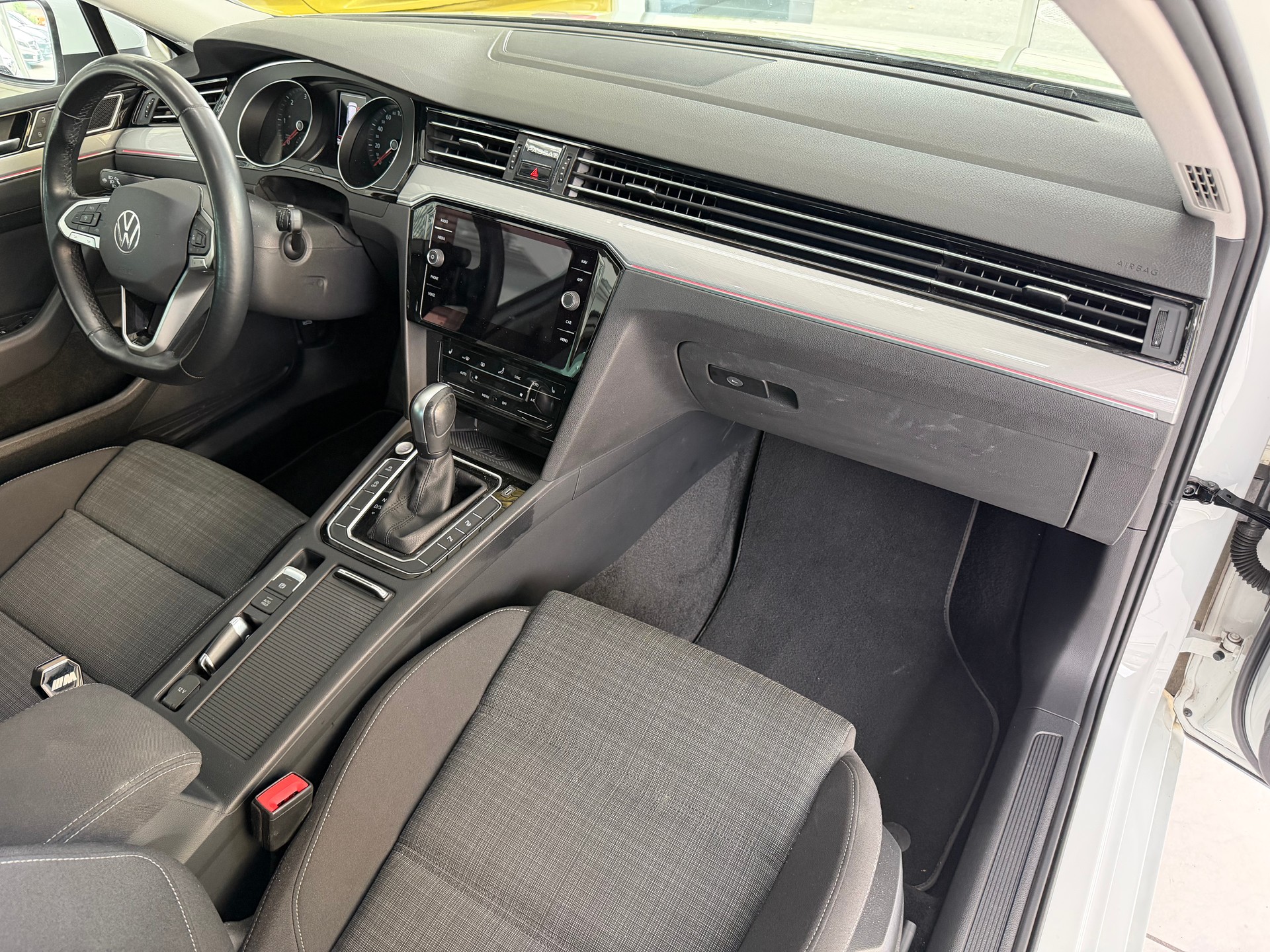 VW Passat 2.0 TDI BMT Business DSG-image-13