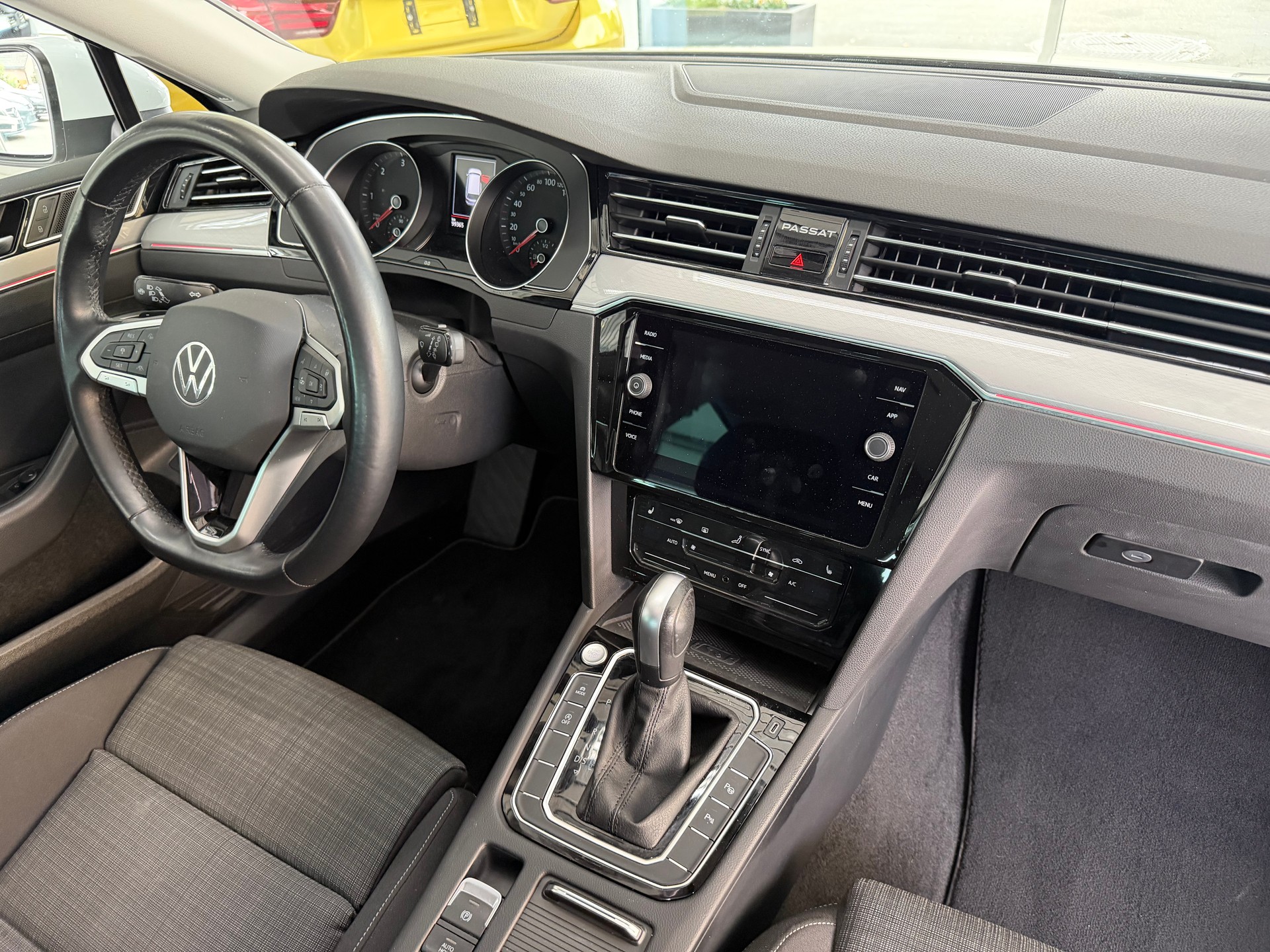 VW Passat 2.0 TDI BMT Business DSG-image-14