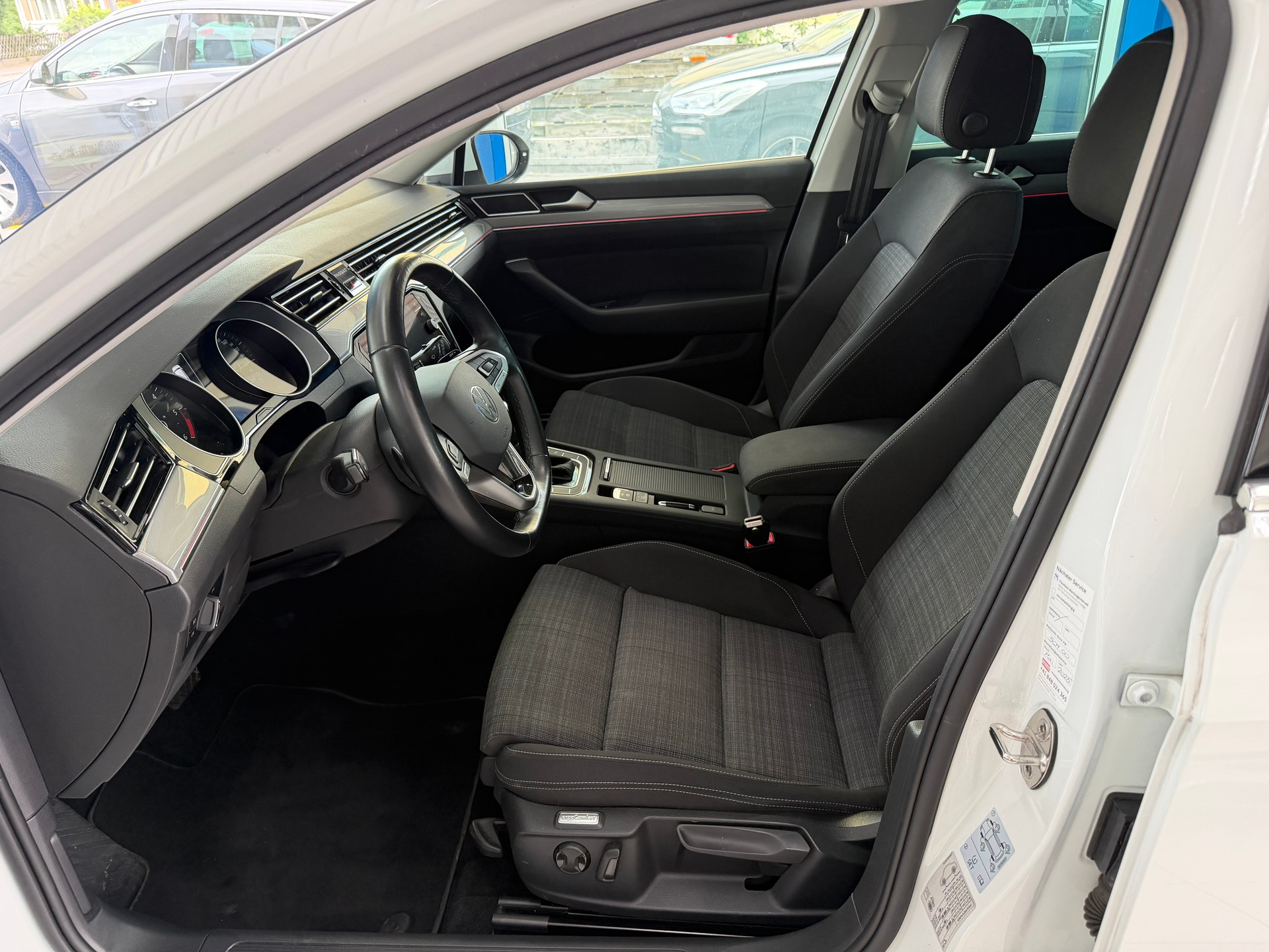 VW Passat 2.0 TDI BMT Business DSG-image-10
