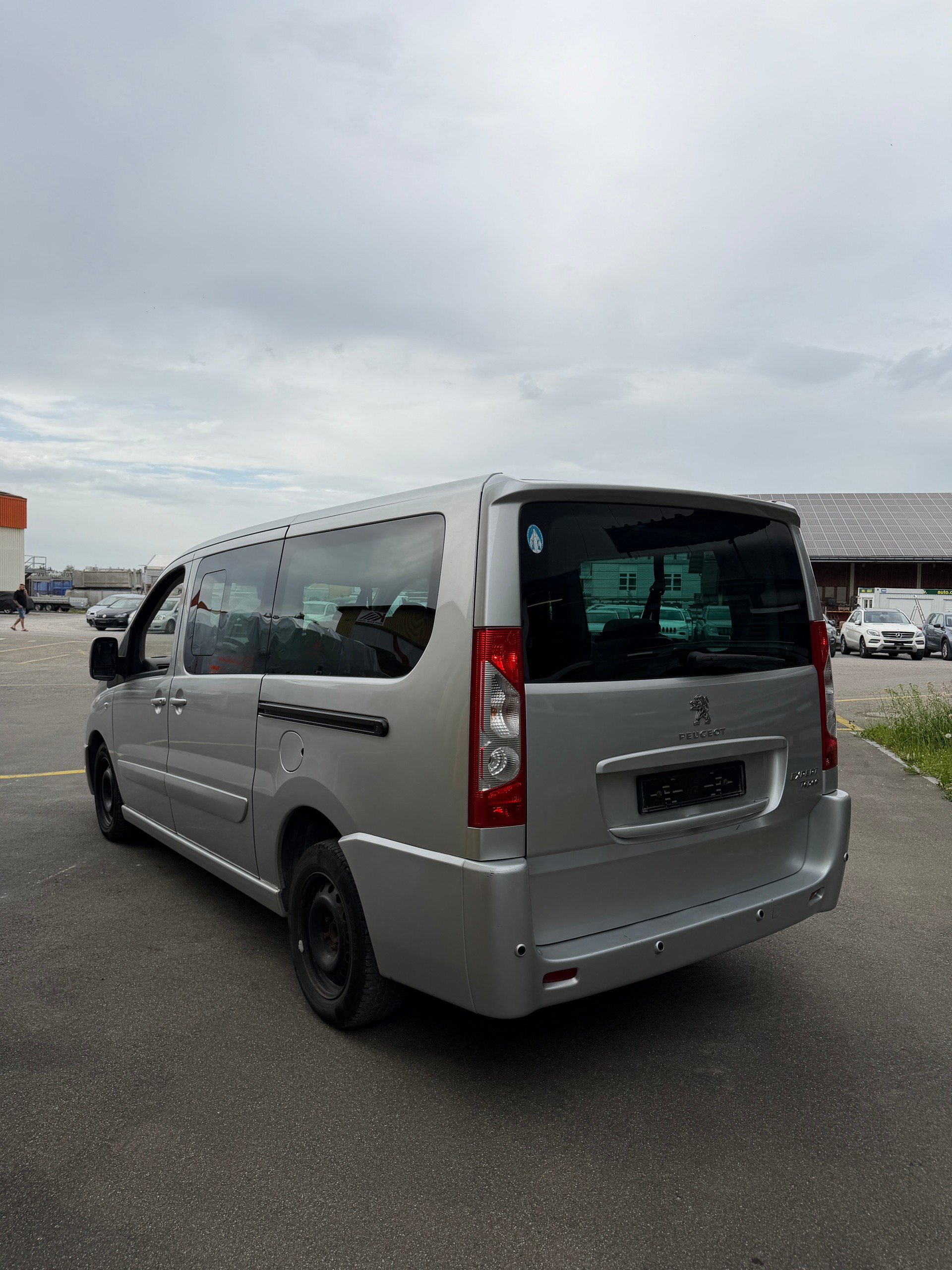 PEUGEOT Expert Tepee 2.0 HDi Shuttle L2-image-4