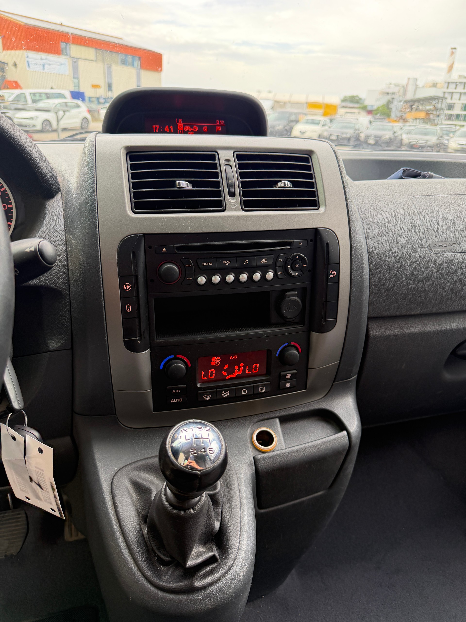 PEUGEOT Expert Tepee 2.0 HDi Shuttle L2-image-9