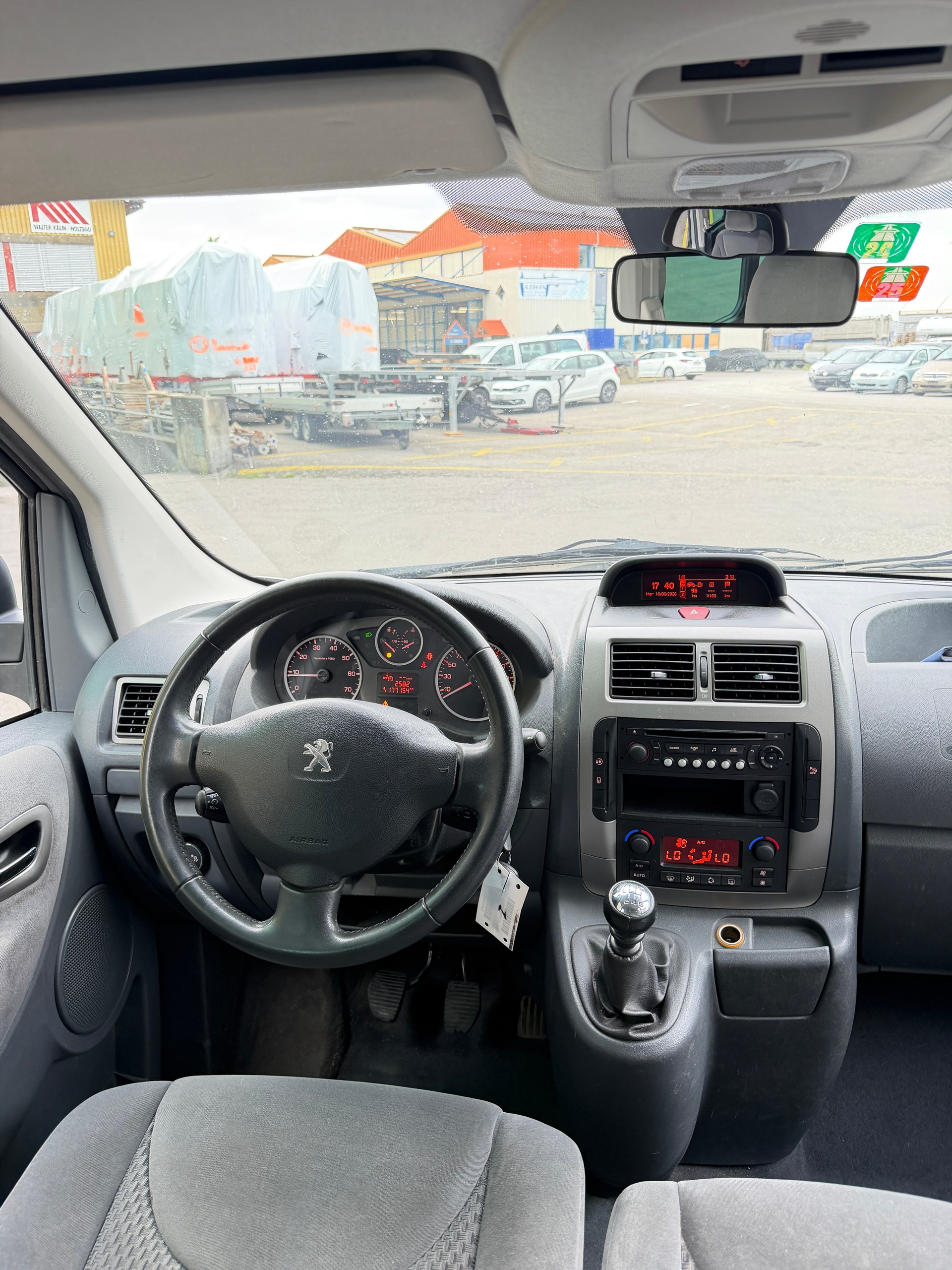 PEUGEOT Expert Tepee 2.0 HDi Shuttle L2-image-8