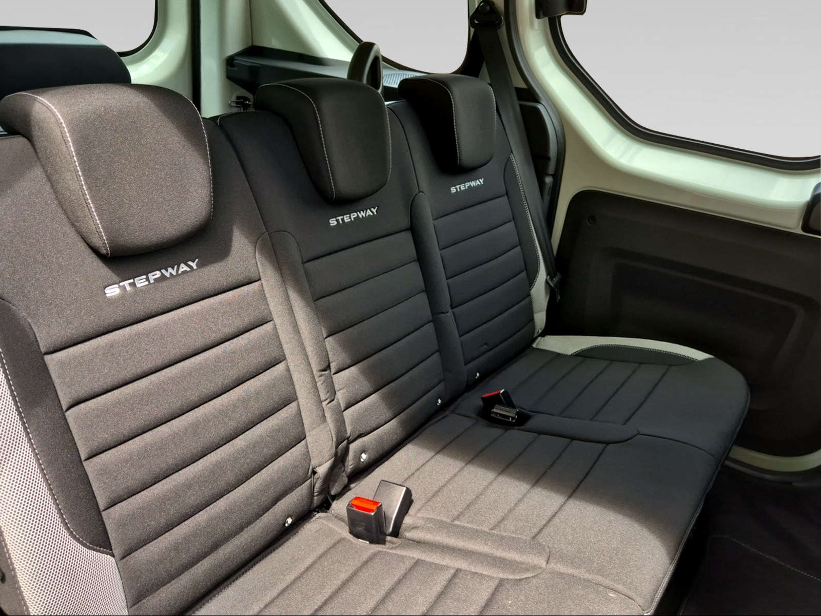 DACIA Dokker 1.3 TCe Stepway-image-6