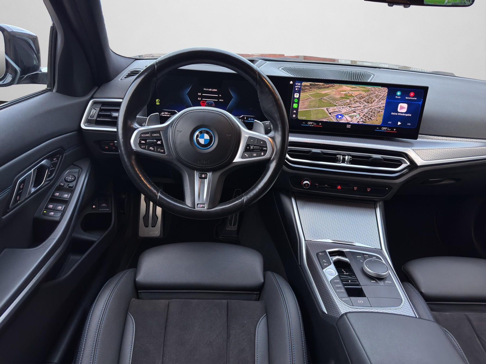 BMW 320e M-Sport xDrive Touring-image-3