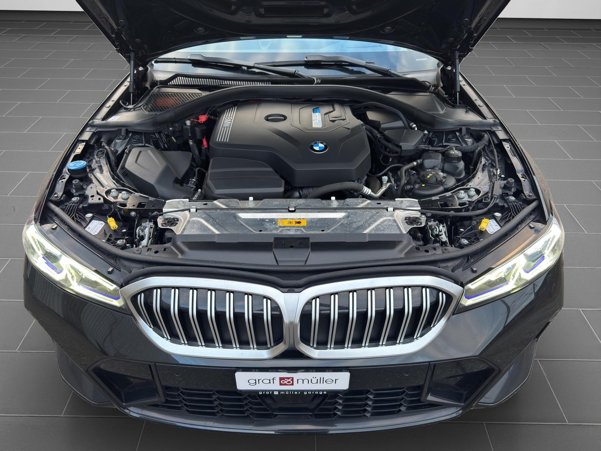 BMW 320e M-Sport xDrive Touring-image-18