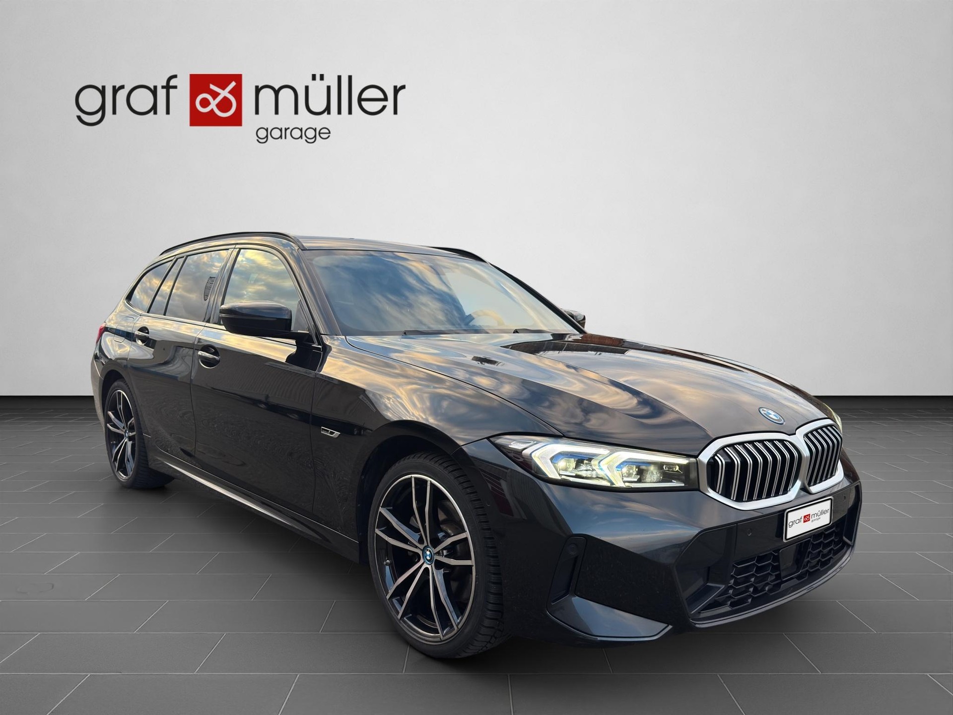 BMW 320e M-Sport xDrive Touring-image-17