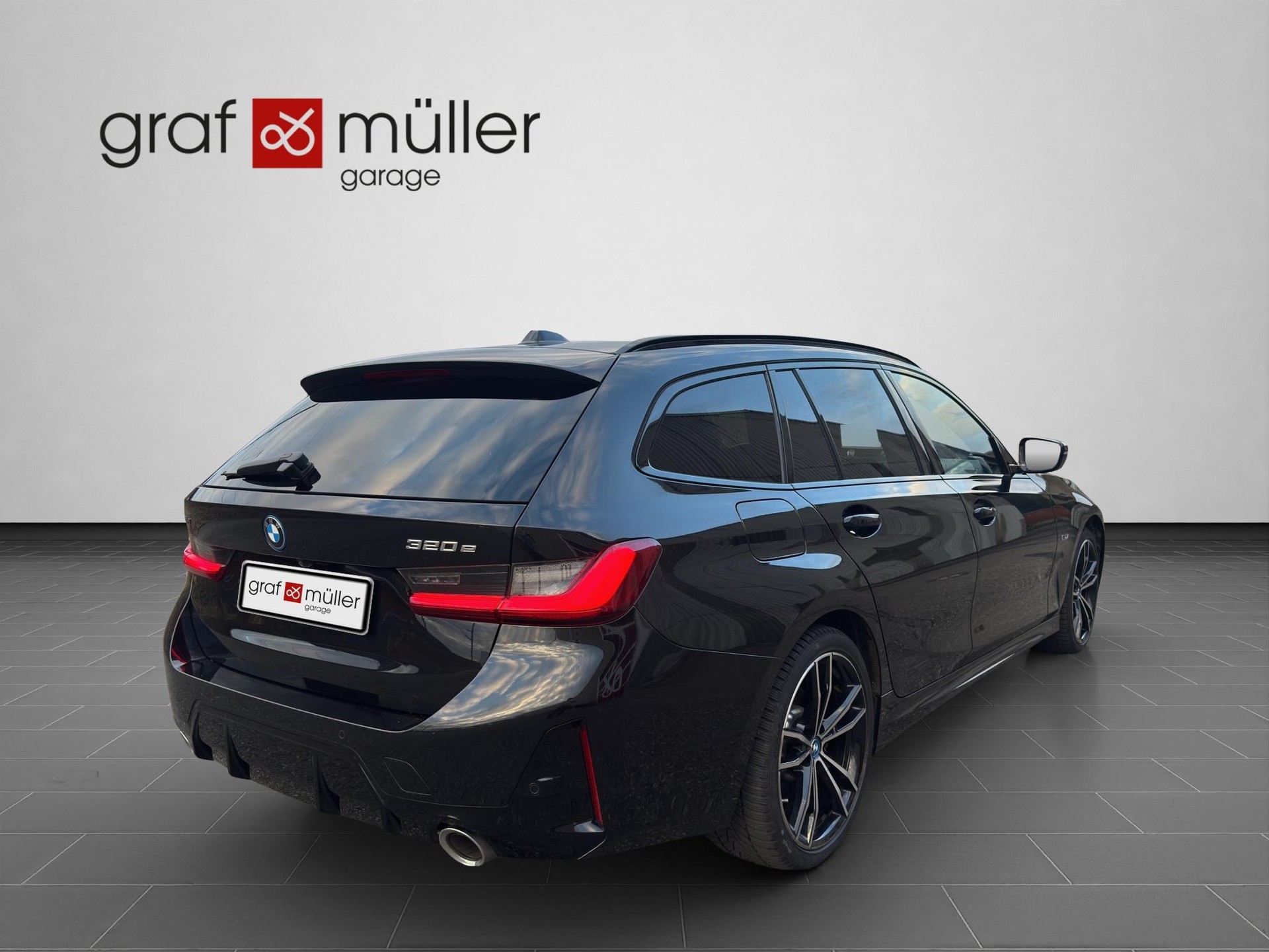 BMW 320e M-Sport xDrive Touring-image-15