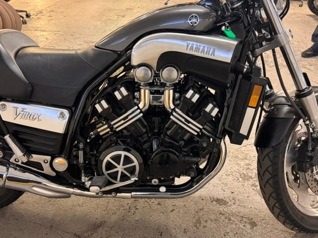 YAMAHA V-Max VMX 1200 (CAN)-image-3