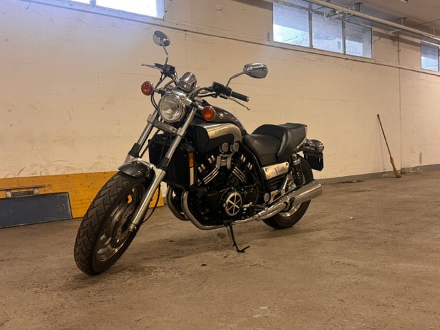 YAMAHA V-Max VMX 1200 (CAN)-image-1