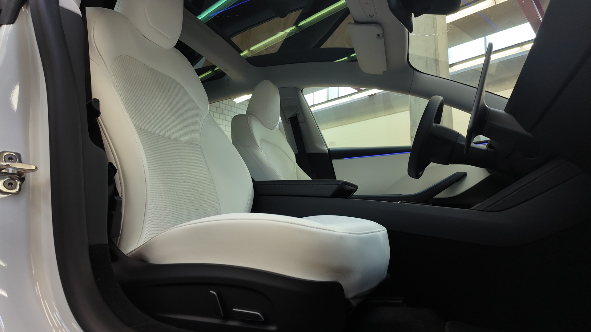 TESLA Model 3 RWD-image-14