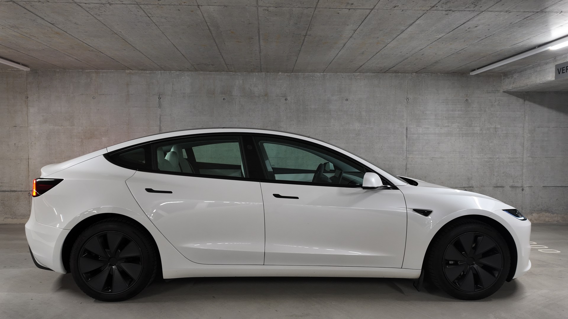 TESLA Model 3 RWD-image-3