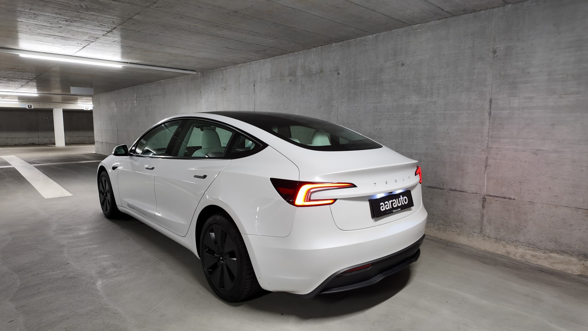 TESLA Model 3 RWD-image-1