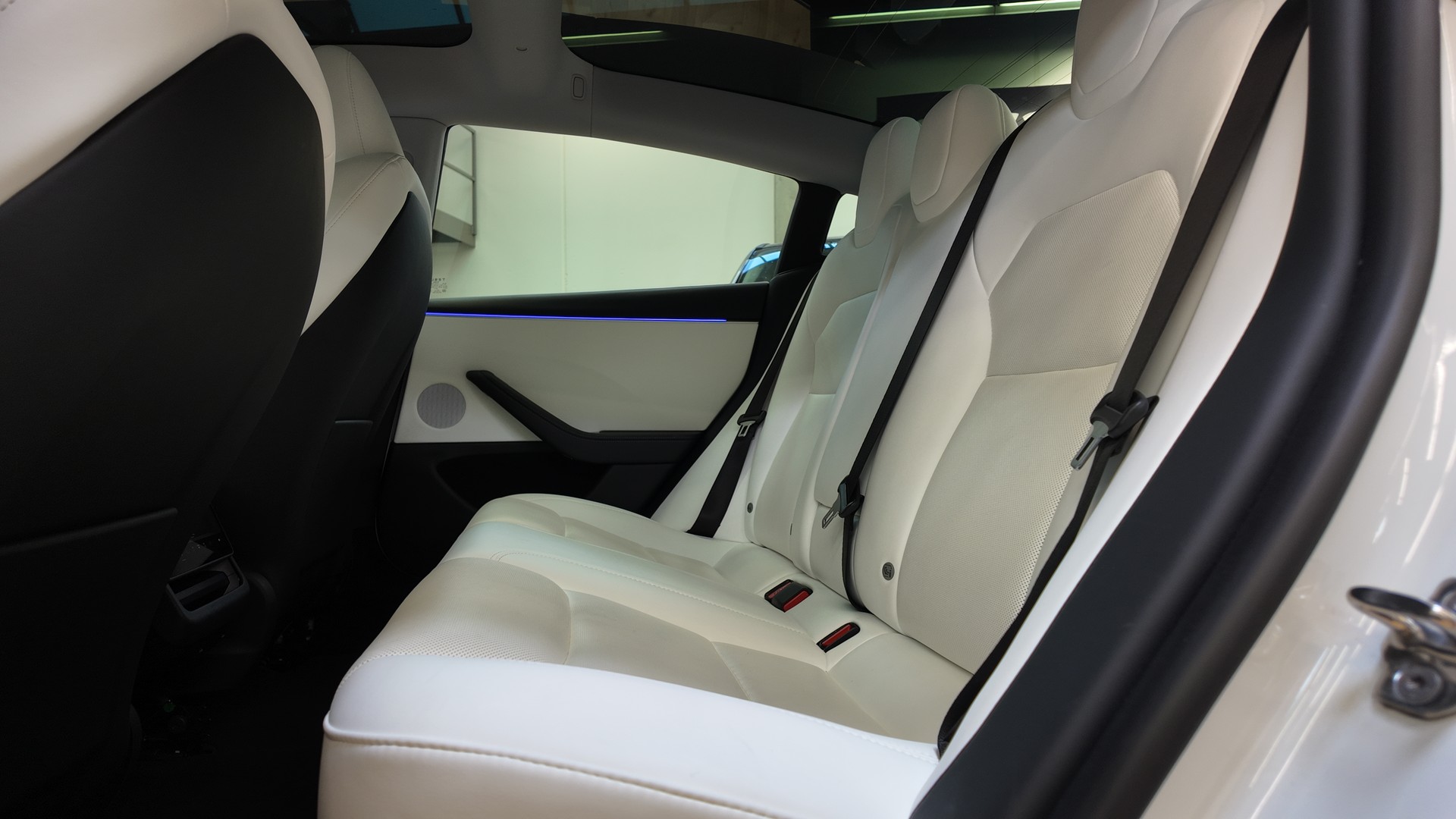 TESLA Model 3 RWD-image-15