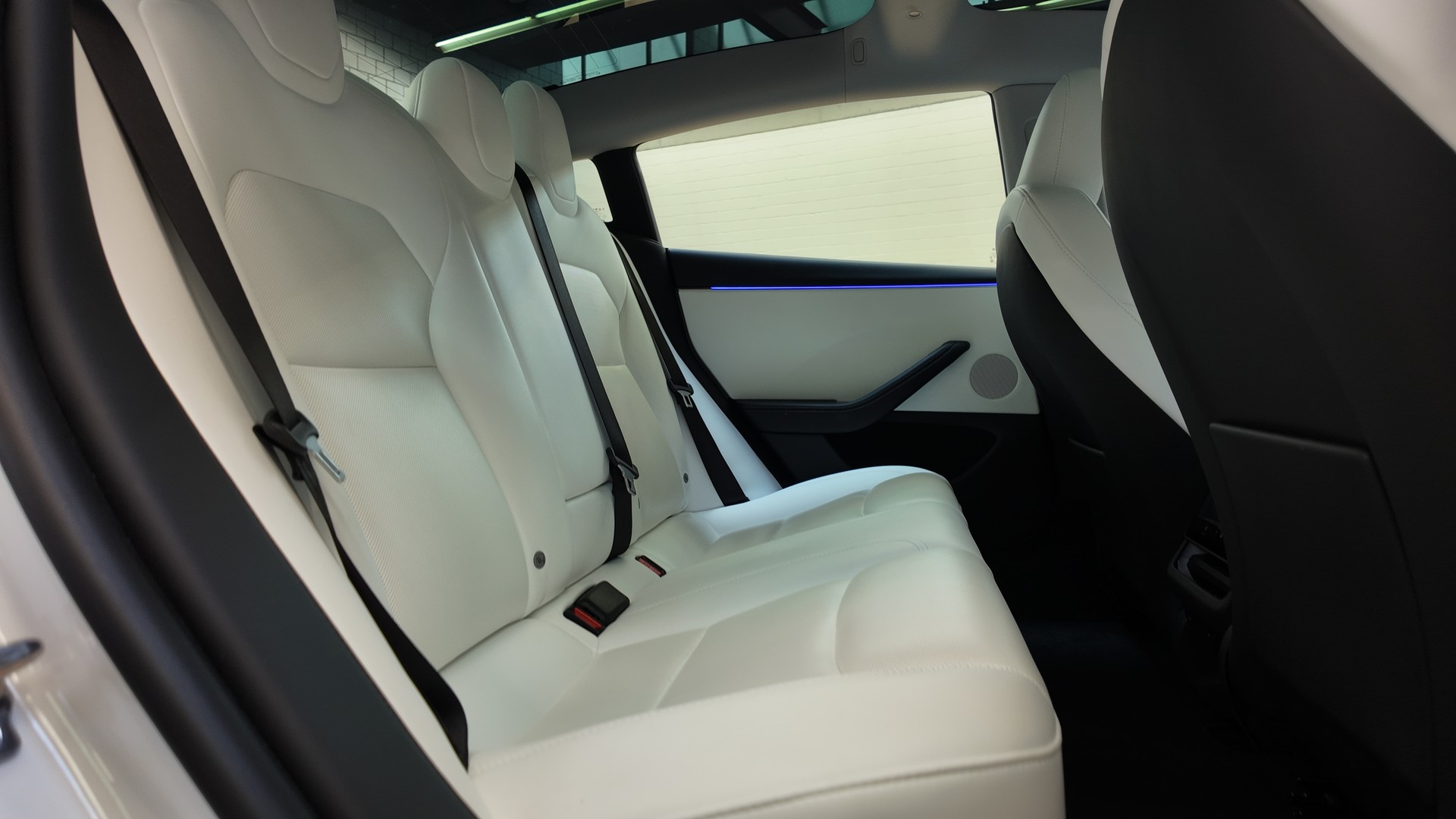 TESLA Model 3 RWD-image-16