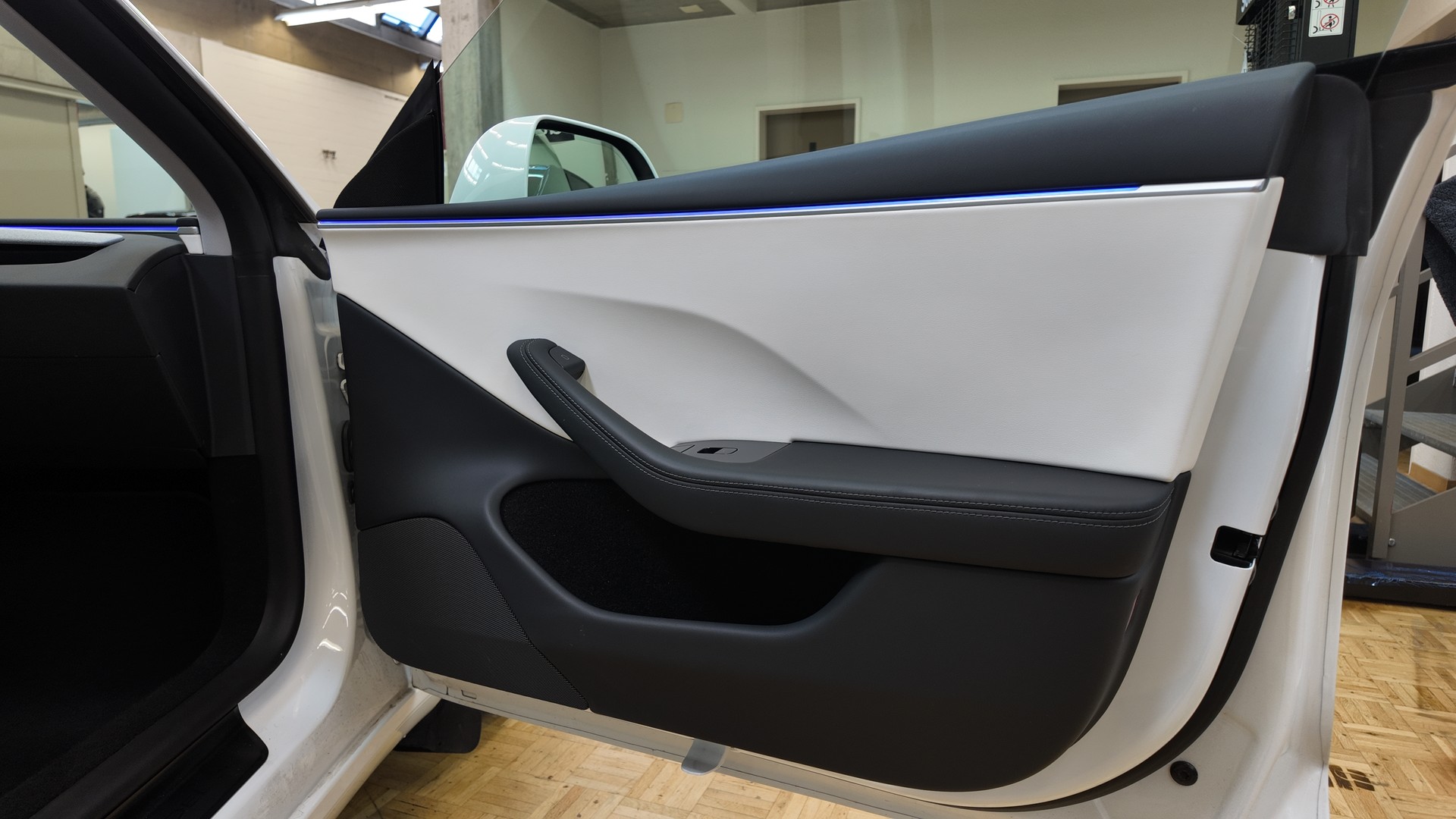 TESLA Model 3 RWD-image-13