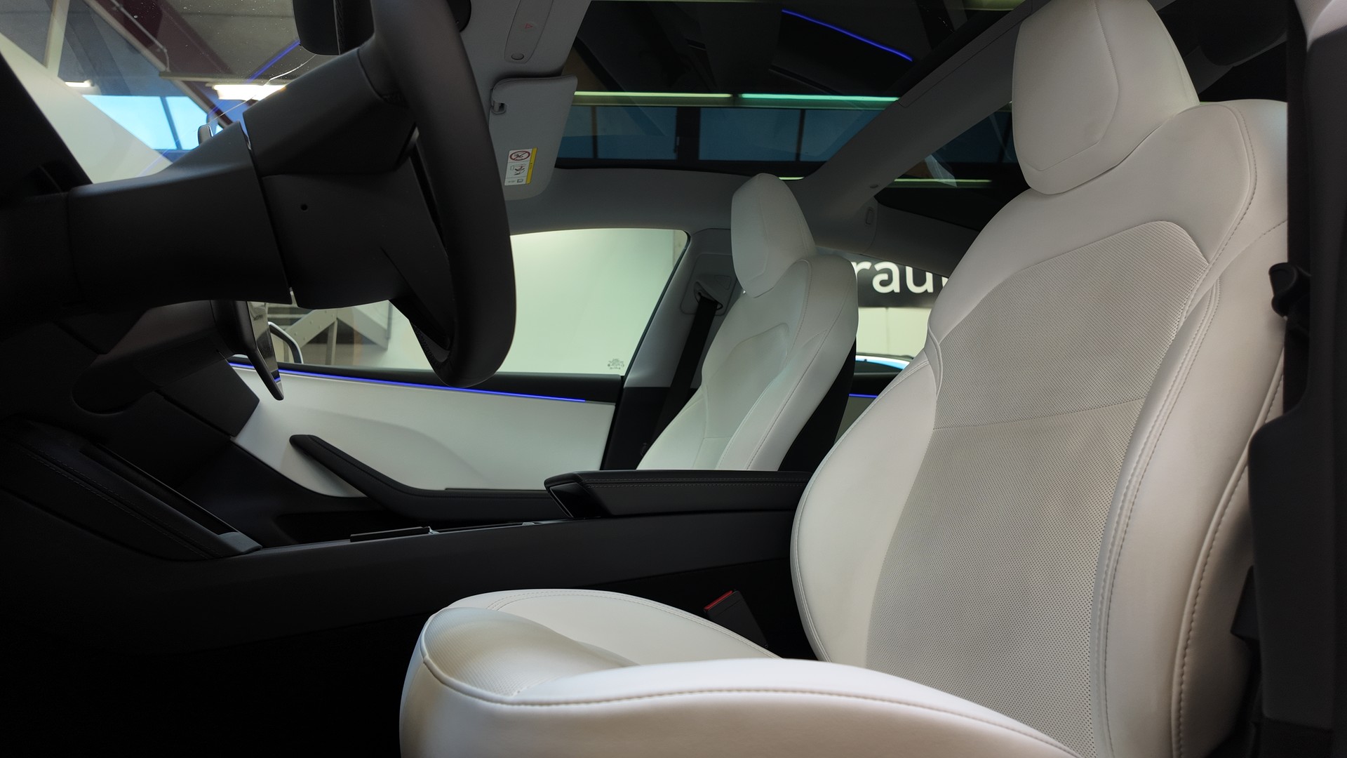 TESLA Model 3 RWD-image-11
