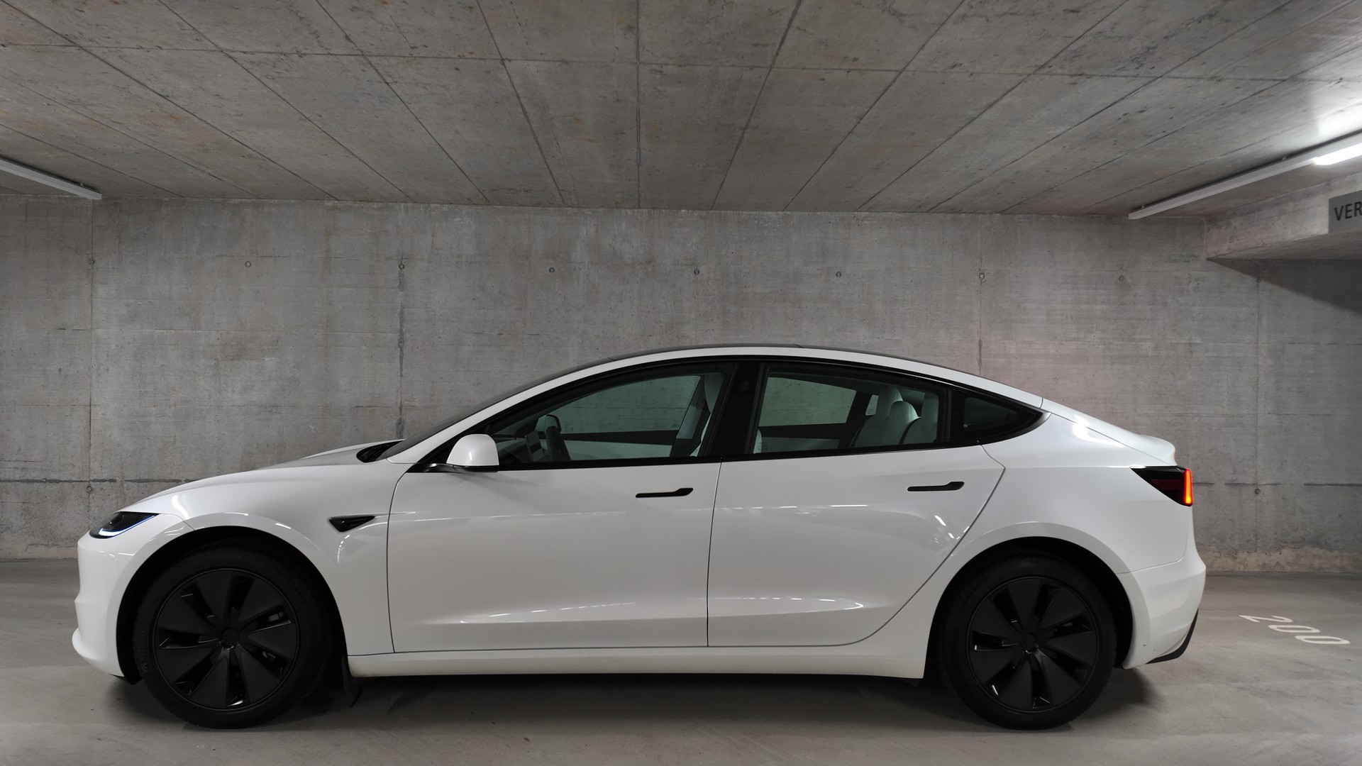 TESLA Model 3 RWD-image-2