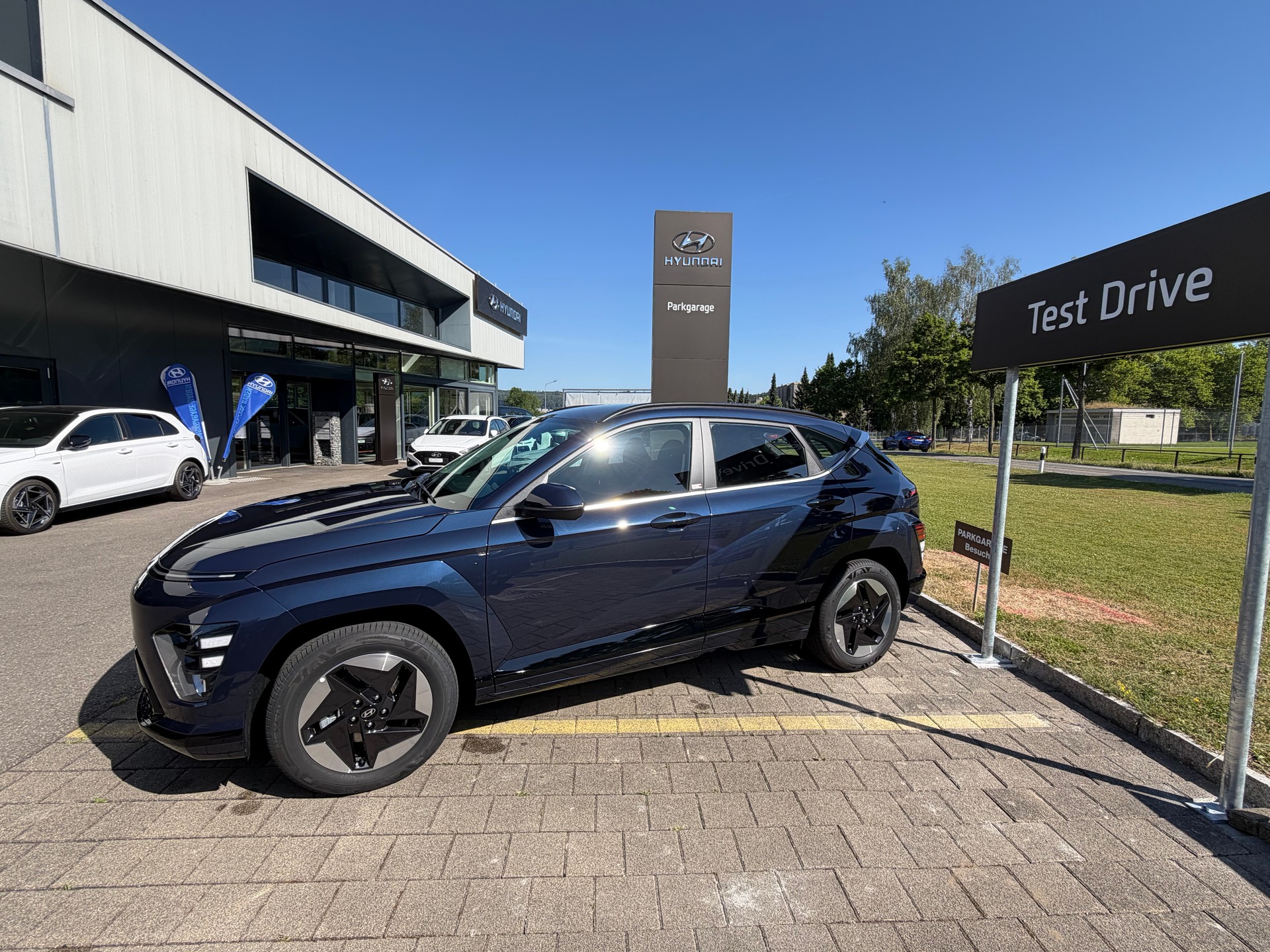 HYUNDAI Kona EV 65.4 kWh Origo-image-1