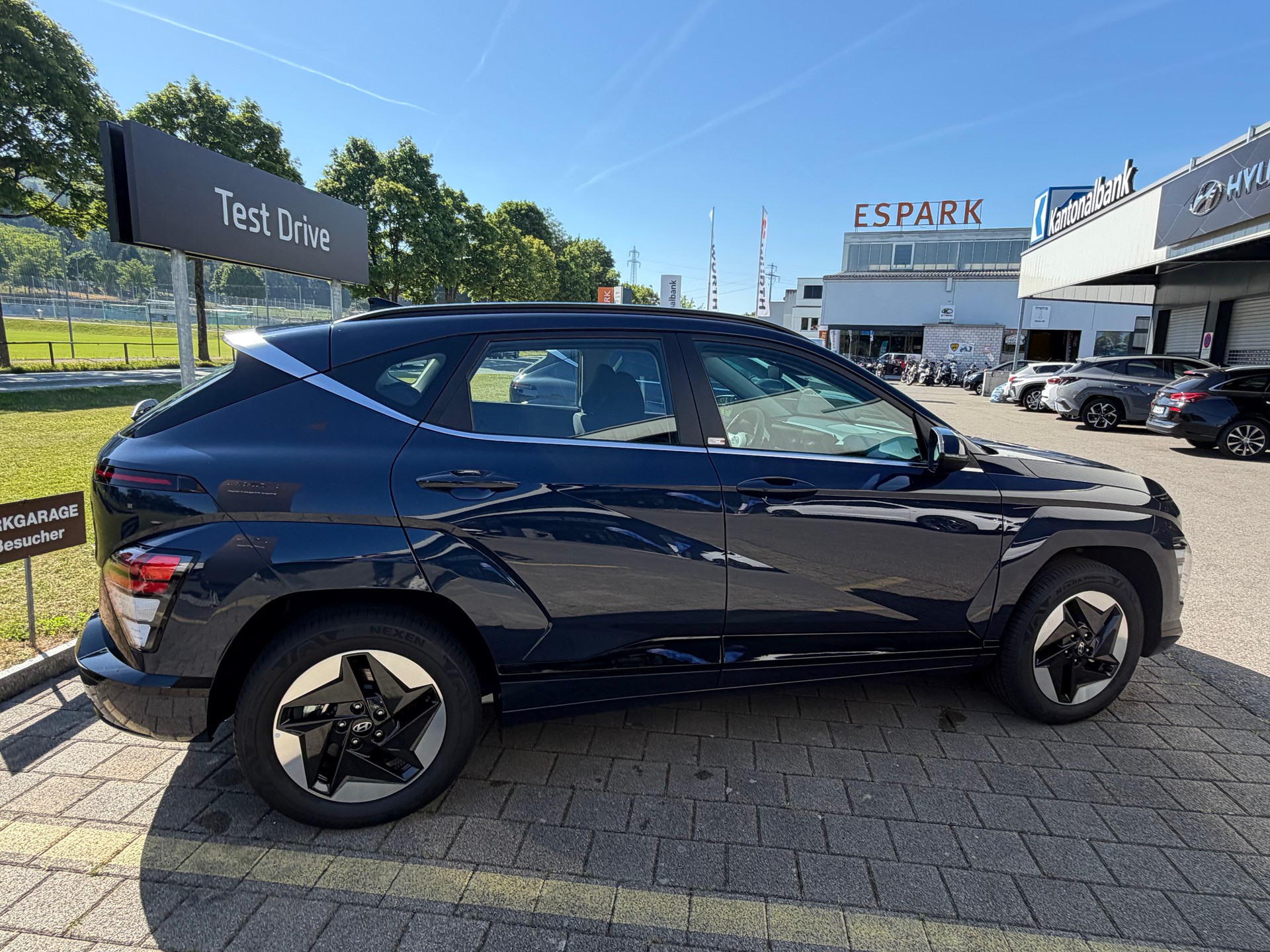 HYUNDAI Kona EV 65.4 kWh Origo-image-3