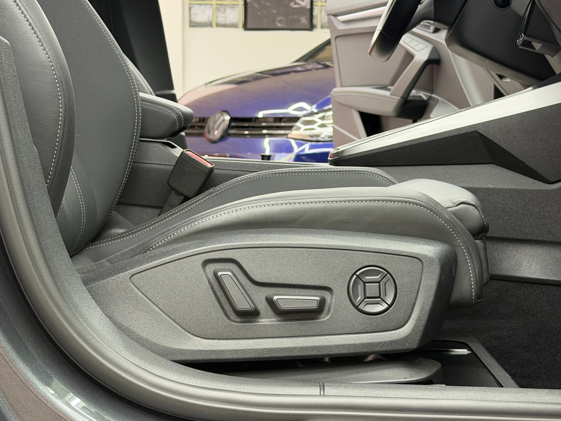 AUDI A3 Sportback 35 TFSI S line S-tronic-image-12