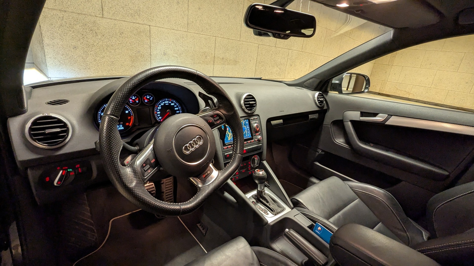 AUDI 2.5 T FSI quattro S-Tronic-image-4