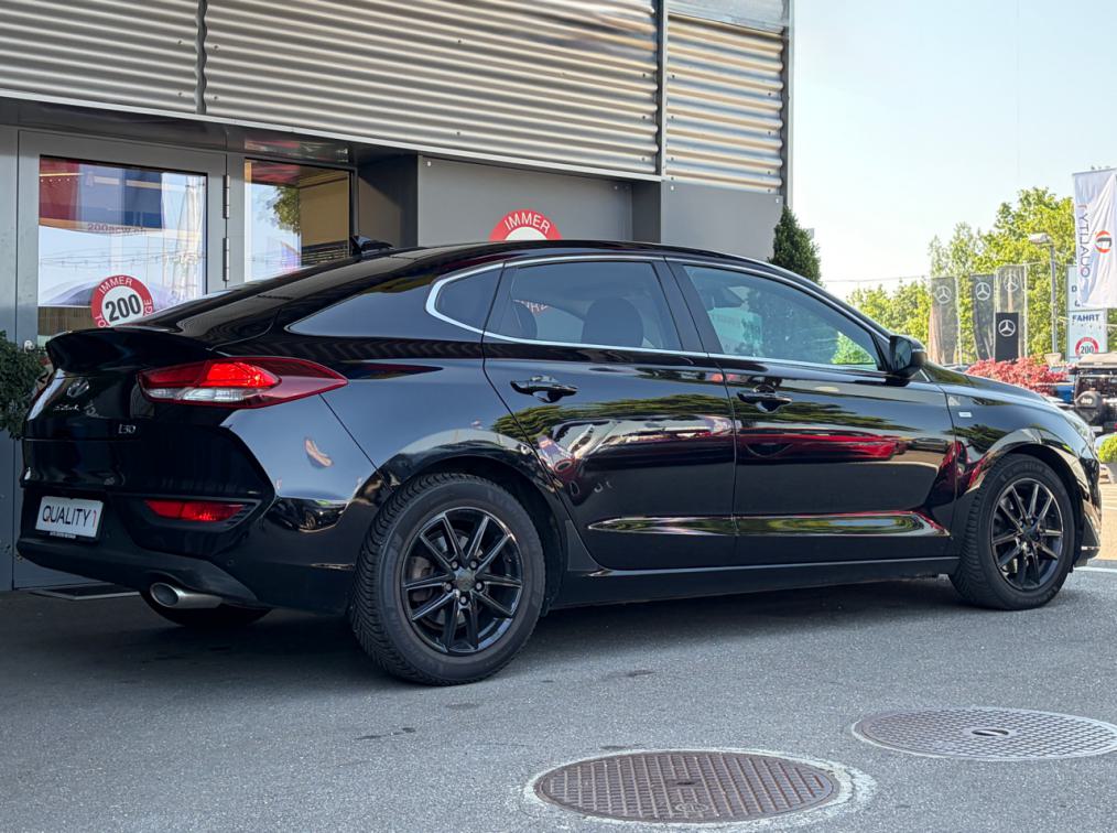HYUNDAI i30 Fastback 1.5 T-GDi Amplia 48V-image-2