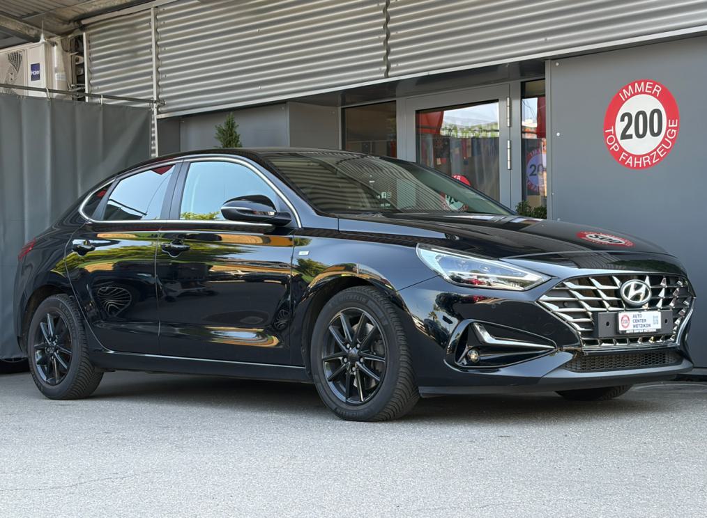 HYUNDAI i30 Fastback 1.5 T-GDi Amplia 48V-image-1