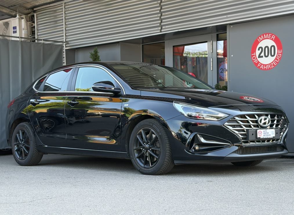 HYUNDAI i30 Fastback 1.5 T-GDi Amplia 48V-image-1