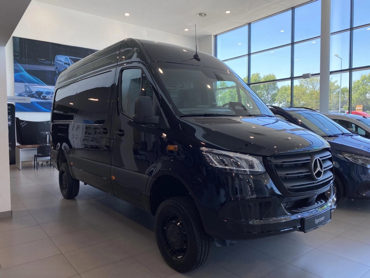 MERCEDES-BENZ Sprinter 319 CDI Standard 9G-TRONIC 4x4 Kasten-image-0