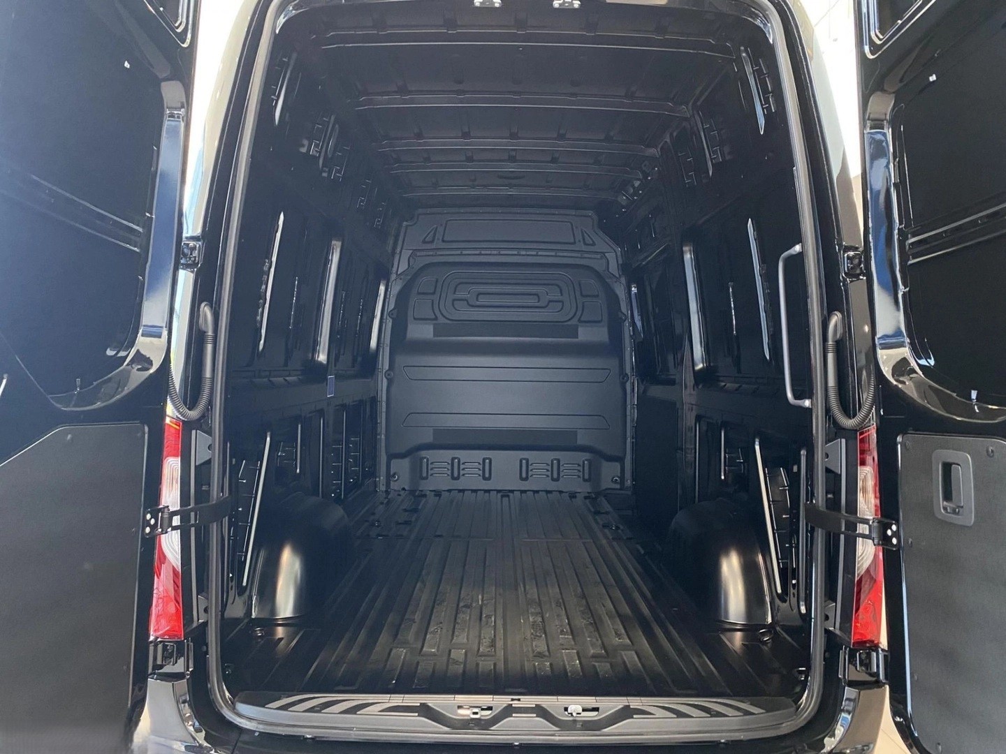 MERCEDES-BENZ Sprinter 319 CDI Standard 9G-TRONIC 4x4 Kasten-image-4