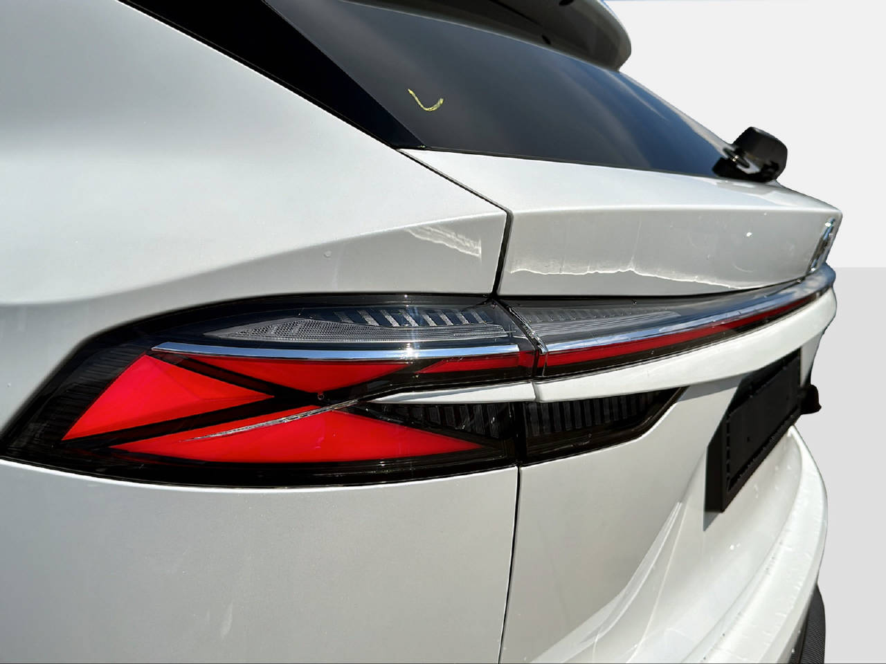 MG HS 1.5 Hybrid Luxury-image-11