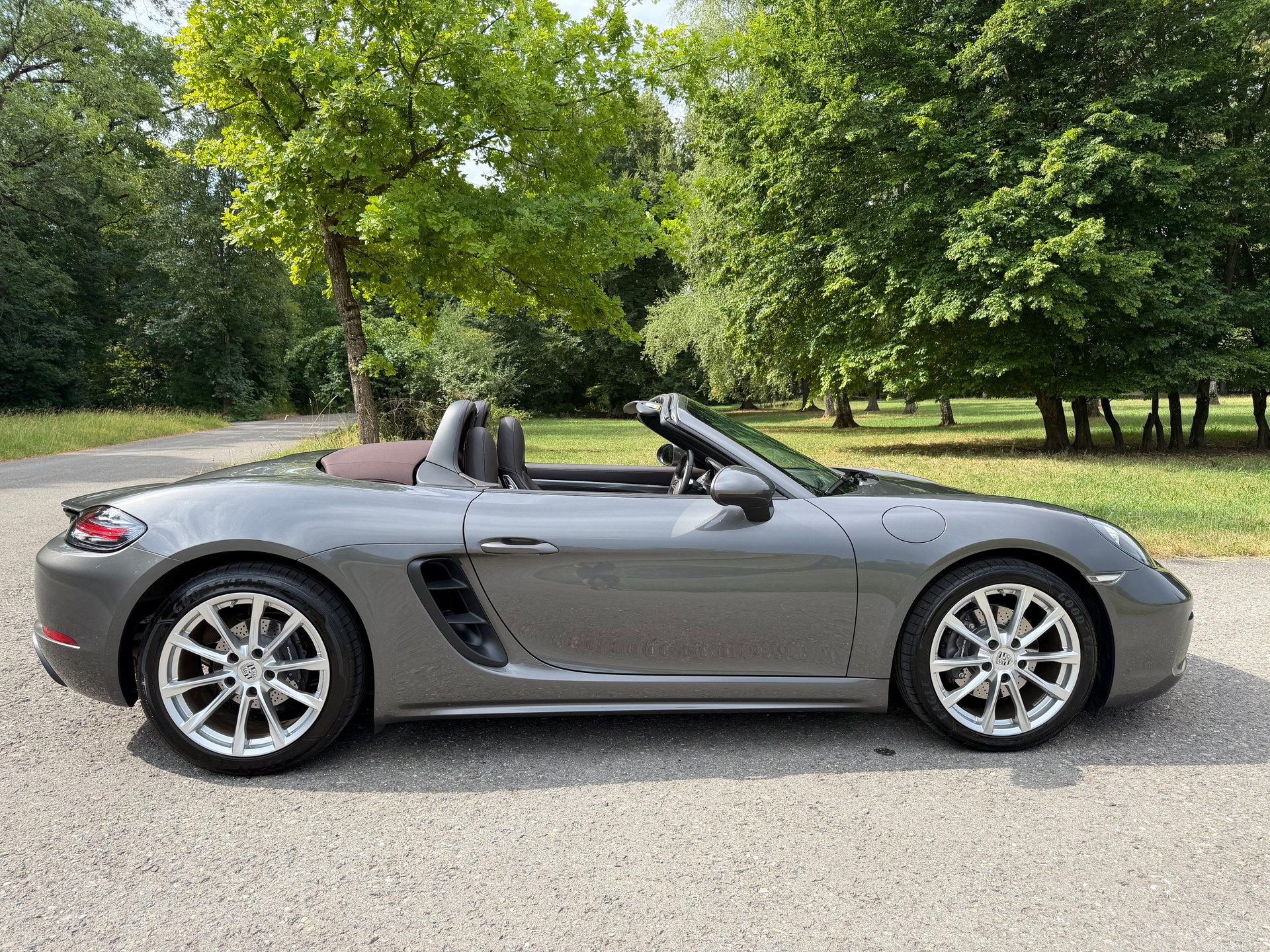 PORSCHE 718 Boxster 2.0-image-1