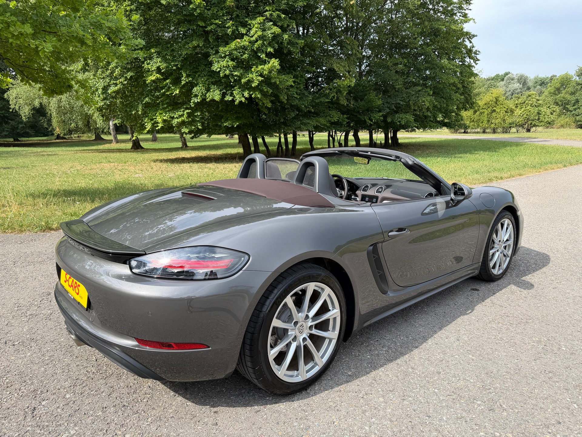 PORSCHE 718 Boxster 2.0-image-2