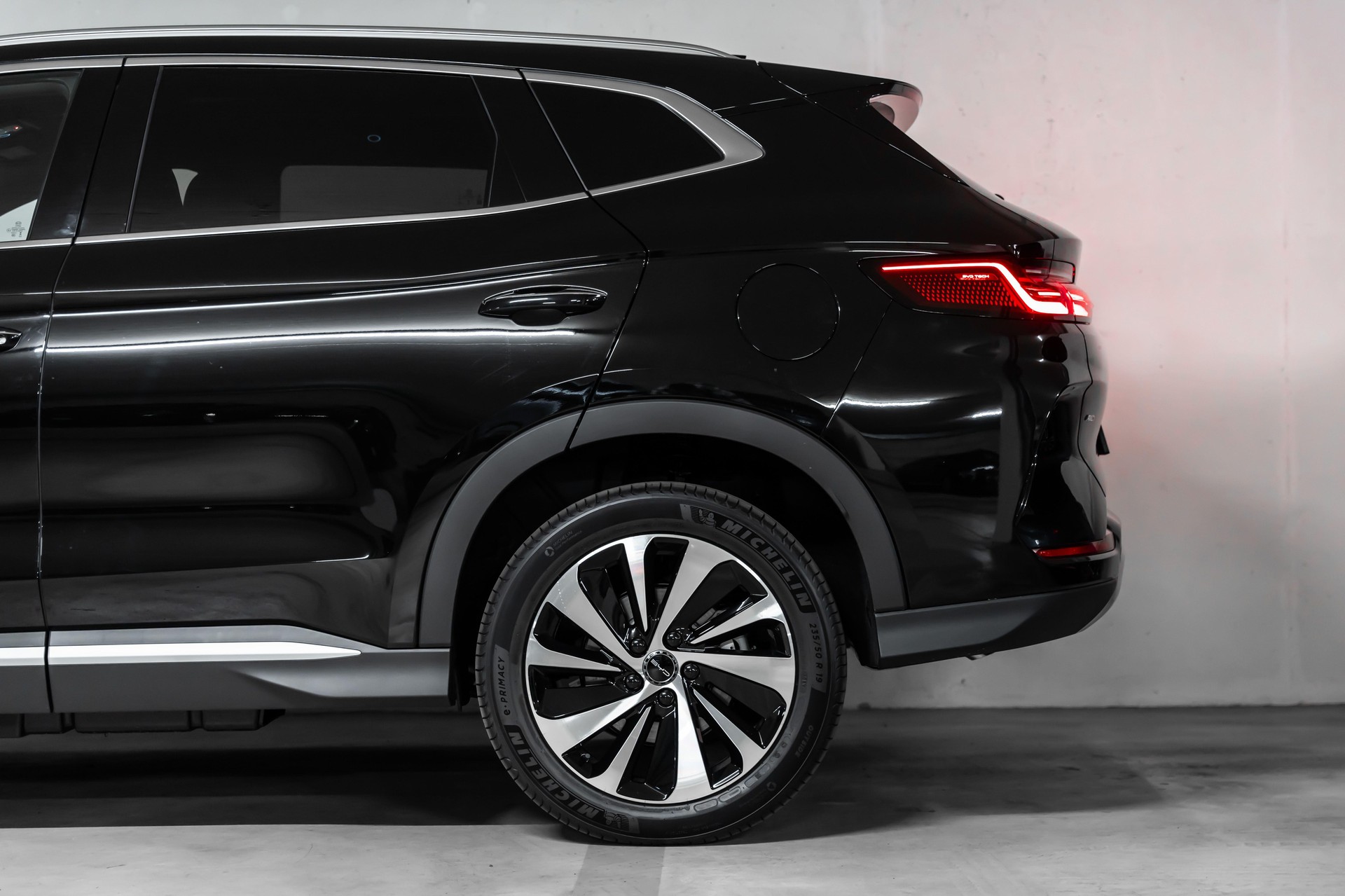 BYD Seal U DM-i Design AWD-showroom-element-3