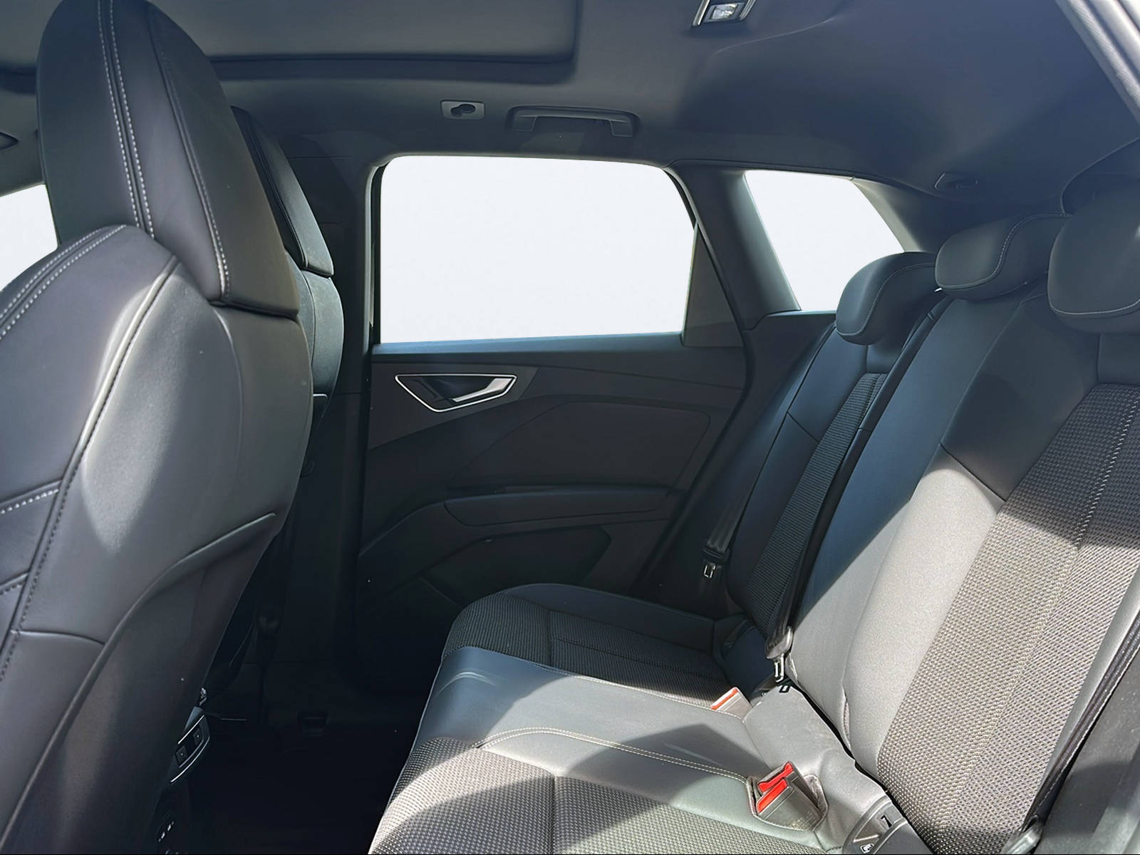 AUDI Q4 e-tron 45 Attraction quattro-image-13
